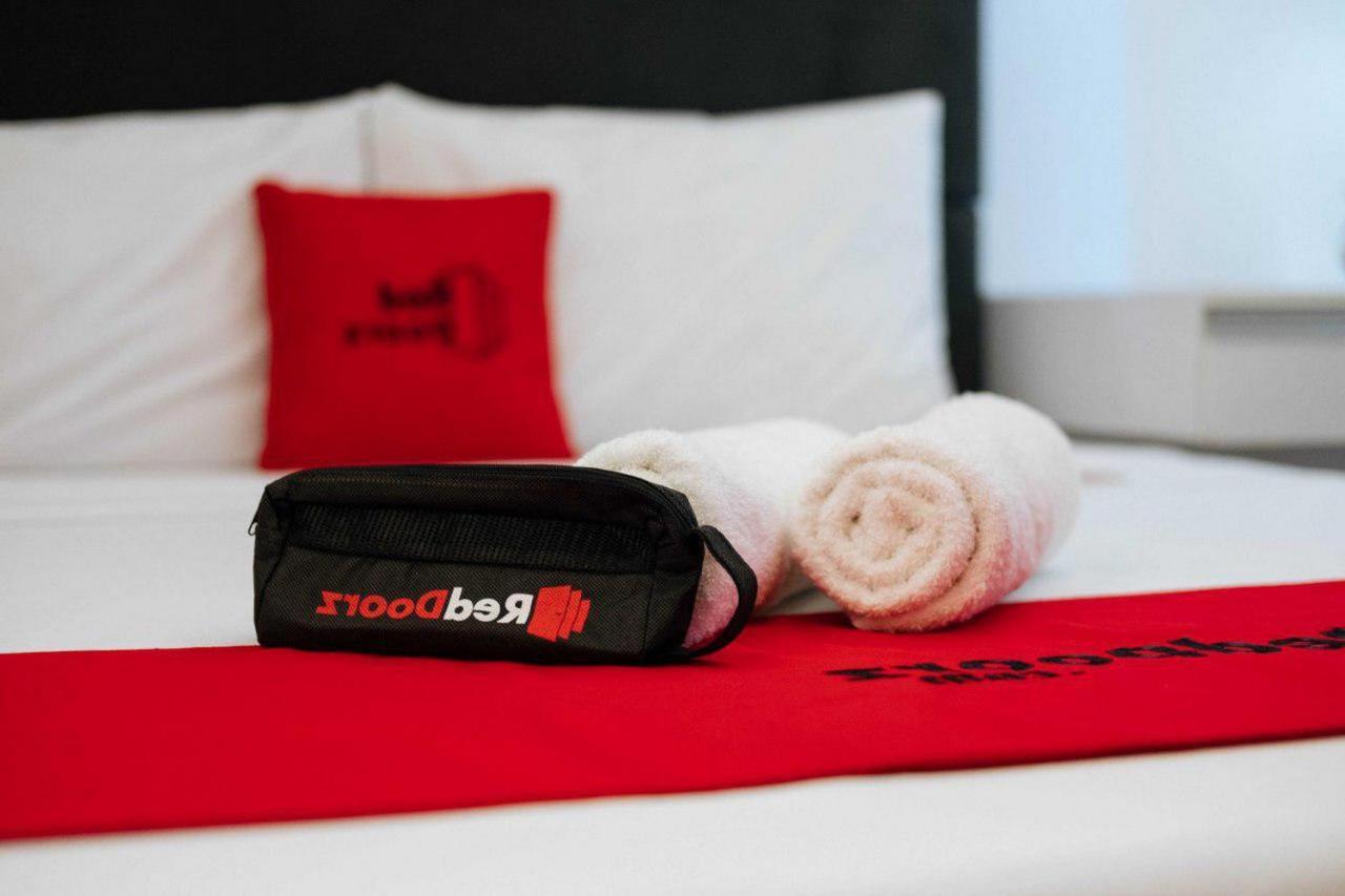 Reddoorz @ Jalan Brigjend Katamso Medan 2 Hotel Exterior photo