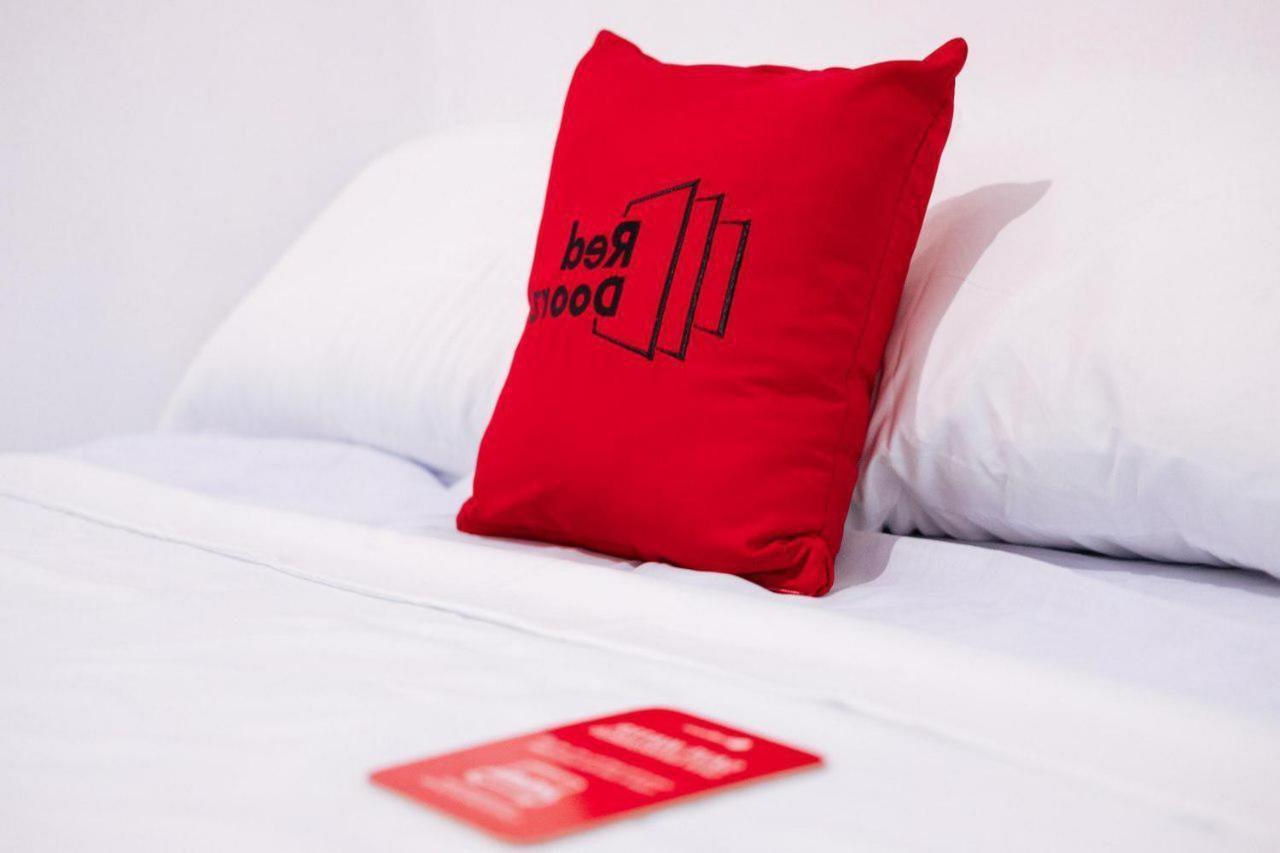 Reddoorz @ Jalan Brigjend Katamso Medan 2 Hotel Exterior photo